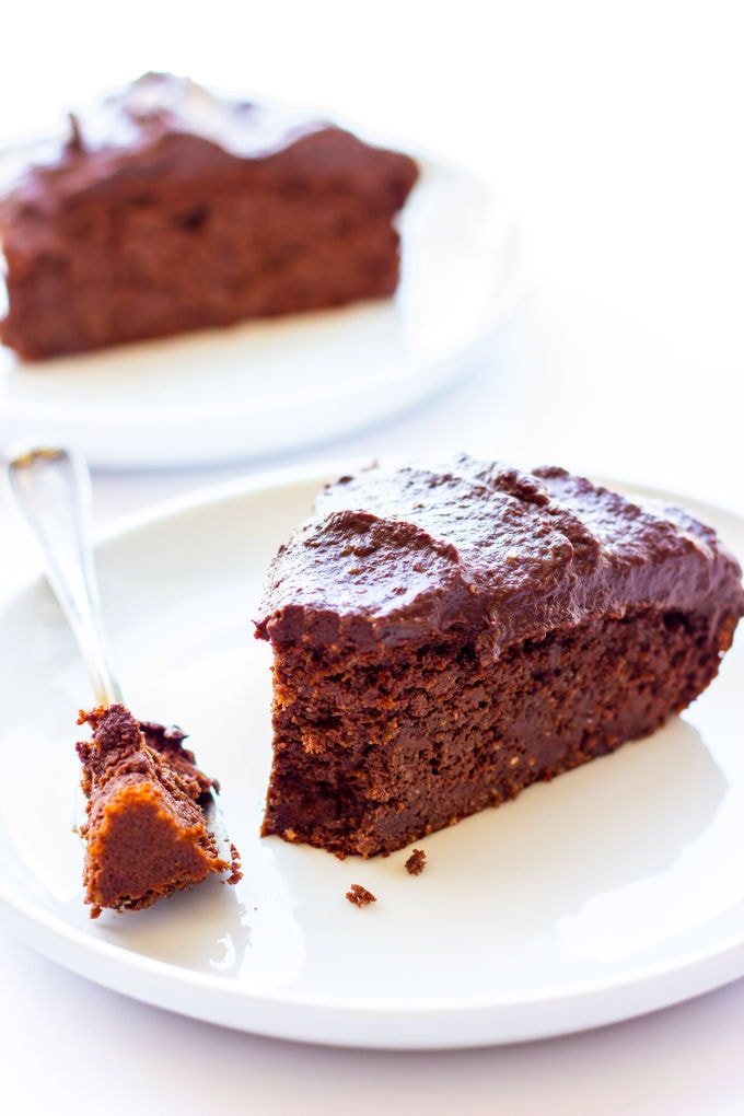 This healthy and decadent double chocolate chia cake is made of 100% real food ingredients. It is extra moist, rich and bursting with flavor. Easy to make, this delicious and versatile dessert is perfect for the novice baker. It is also paleo, gluten-free, eggless and flourless making, it the perfect guilt-free dessert or snack. With added protein, this recipe is also perfect as a post-workout treat. | www.onecleverchef.com