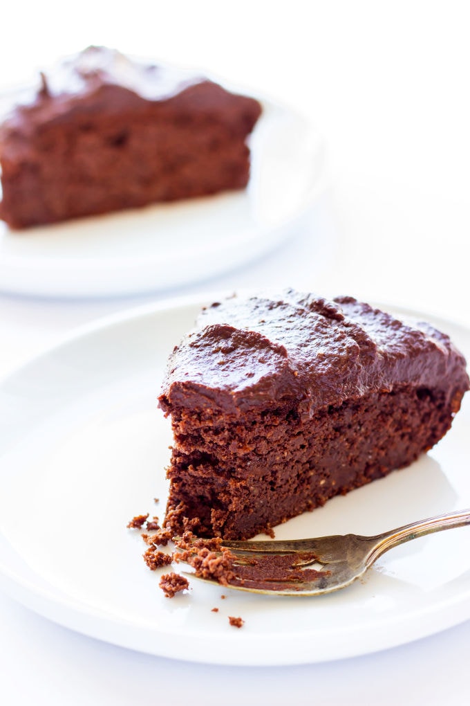 This healthy and decadent double chocolate chia cake is made of 100% real food ingredients. It is extra moist, rich and bursting with flavor. Easy to make, this delicious and versatile dessert is perfect for the novice baker. It is also paleo, gluten-free, eggless and flourless making, it the perfect guilt-free dessert or snack. With added protein, this recipe is also perfect as a post-workout treat. | www.onecleverchef.com