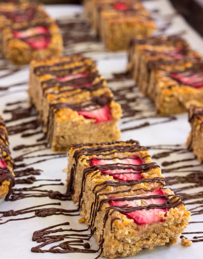 These healthy strawberry protein bars are made with only 5 ingredients. Convenient and quick, this delicious snack packs a lot of nutrients and is guaranteed to fill you up until lunch on a busy day. Vegan, Gluten-Free, Dairy-free and flourless these bars are friendly to most popular diet trends.