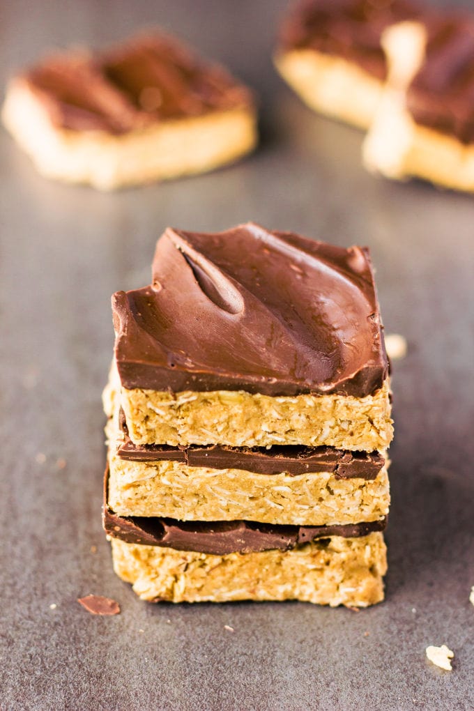 These 4-ingredient peanut butter & oatmeal bars are healthy, no-bake, and protein-packed. These delicious, clean eating Reese flavored protein bars are the perfect post-workout treat. Quick and easy to make, it only takes one bowl and a few minutes of your time to whip those up. Rolled oats are used for the base of this flourless recipe, which is also vegan, dairy-free, gluten-free and... guilt-free! | www.onecleverchef.com